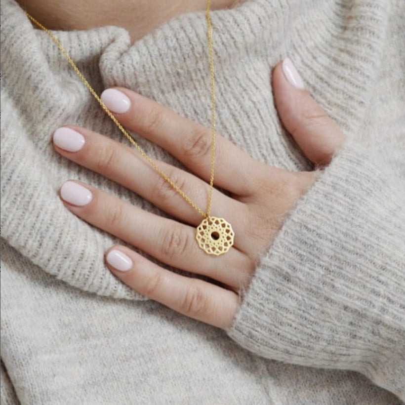 Collier de célébrité avec rosace ajourée en Or 18 carats