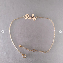 Bracelet de main avec prénom en Or 18 carats