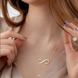 Collier 2 lettres initiales liées à l'infini en Or 18 carats