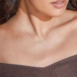 Collier prénom avec écriture spéciale et taille moyenne en Or 18 carats