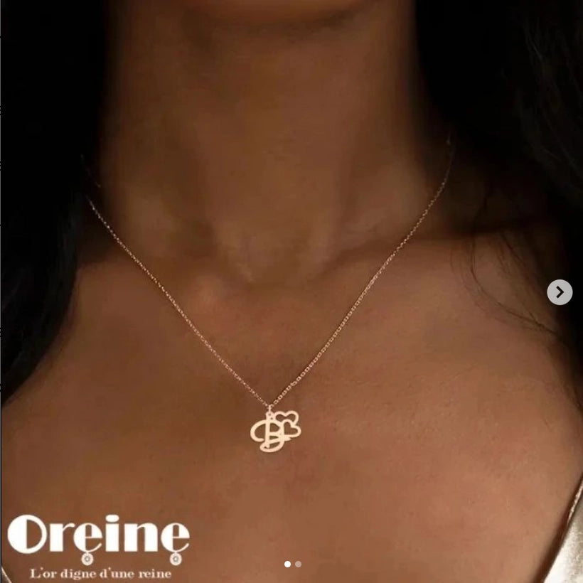 Collier avec lettre initiale avec double coeur en Or 18 carats