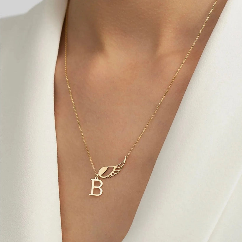 Collier avec lettre initiale et aile d'oiseau en Or 18 carats