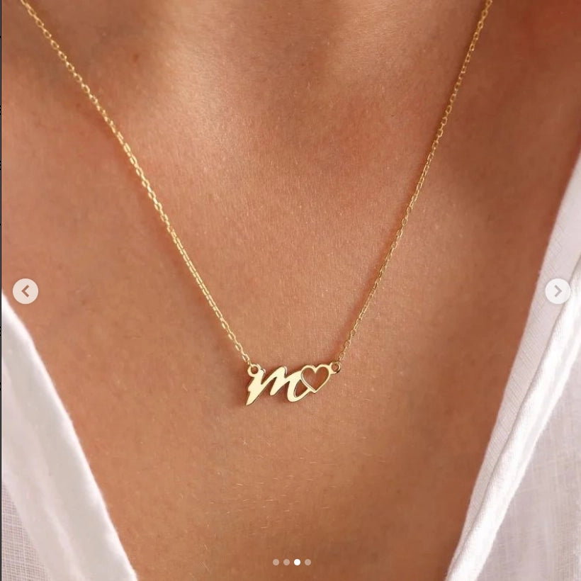 Collier avec lettre initiale avec un coeur en Or 18 carats
