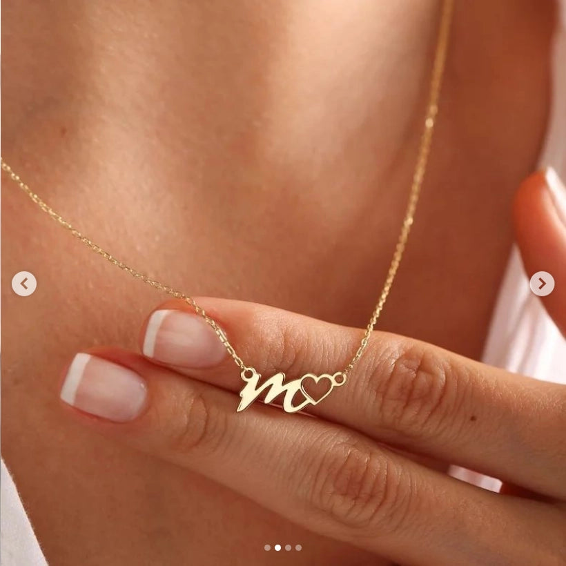 Collier avec lettre initiale avec un coeur en Or 18 carats