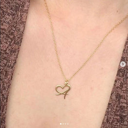 Collier d'une lettre initiale avec la forme de coeur en Or 18 carats