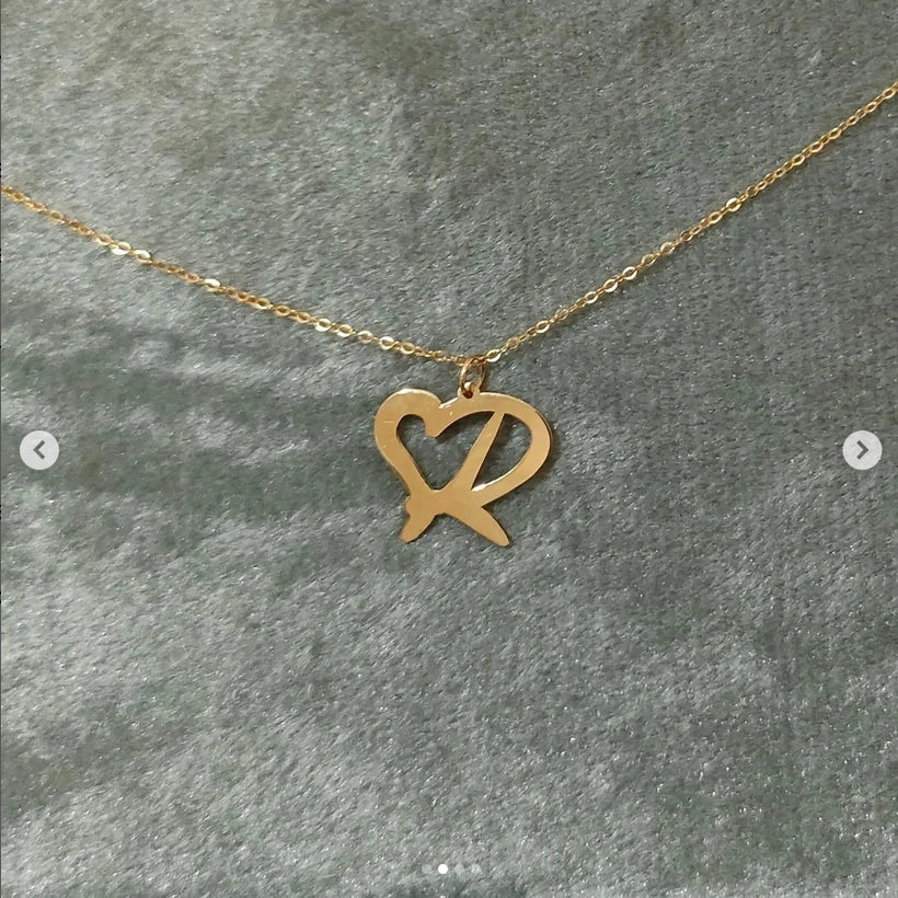 Collier d'une lettre initiale avec la forme de coeur en Or 18 carats