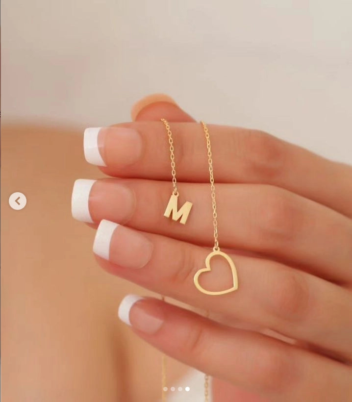 Collier d'une lettre initiale ajustable avec coeur en Or 18 carats