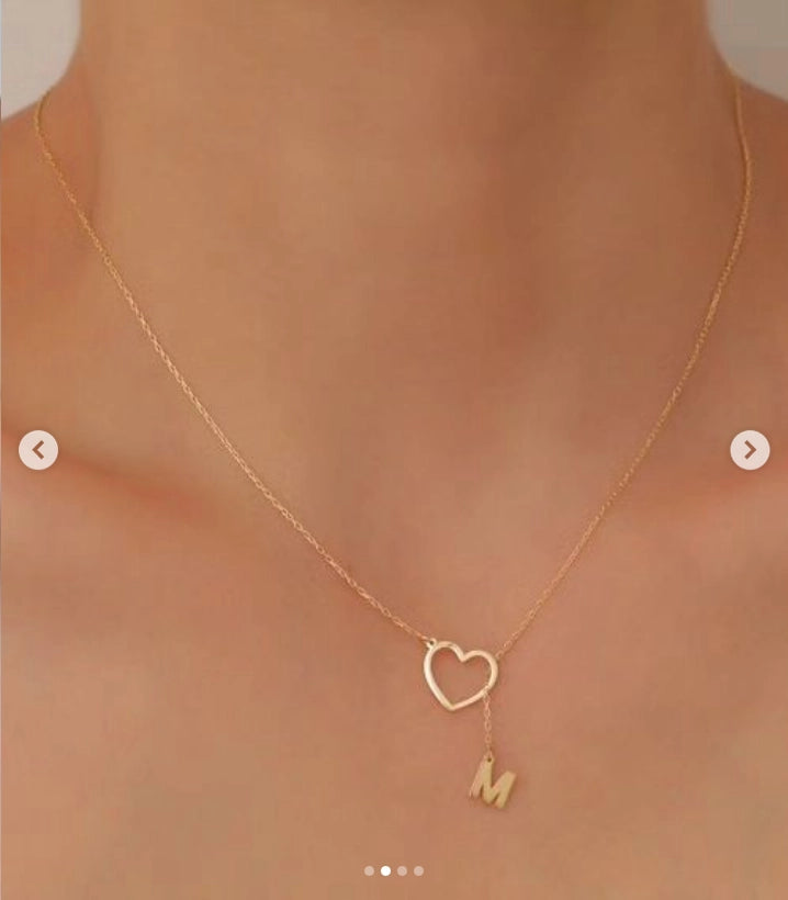 Collier d'une lettre initiale ajustable avec coeur en Or 18 carats