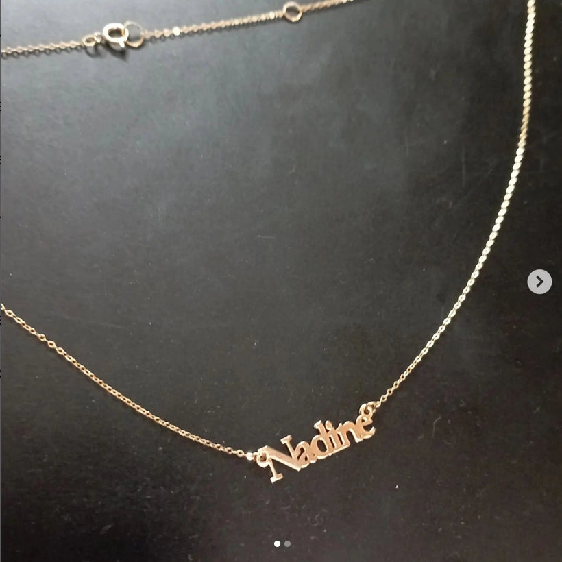 Collier prénom avec écriture élégante en Or 18 carats