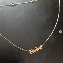 Collier prénom avec écriture élégante en Or 18 carats