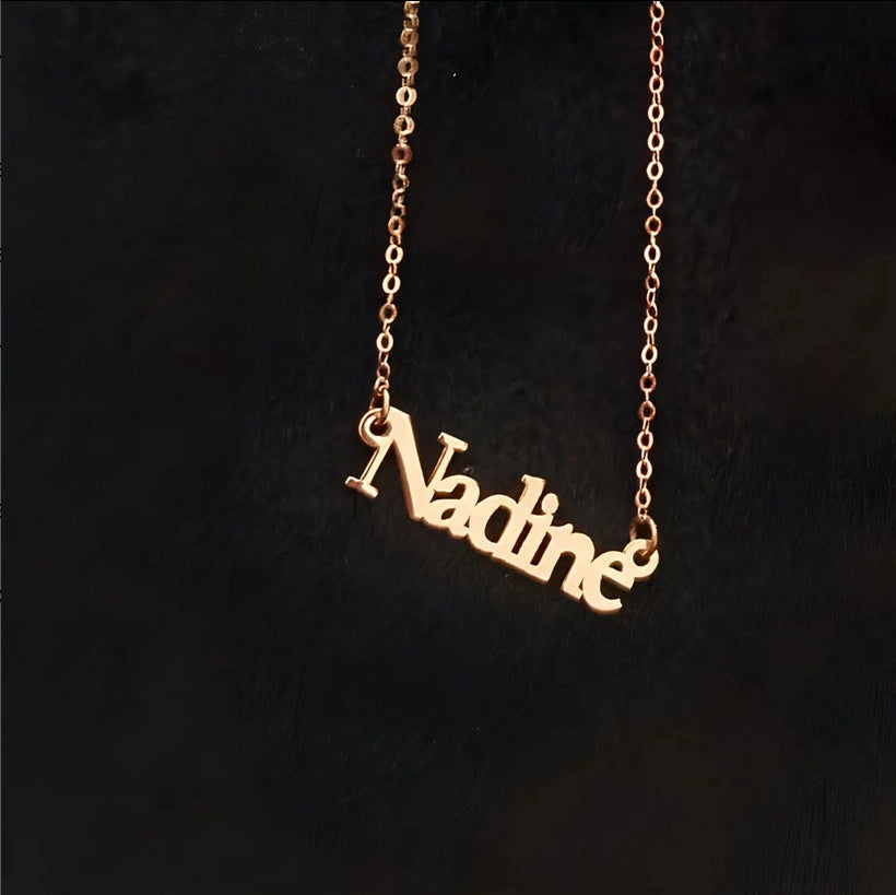 Collier prénom avec écriture élégante en Or 18 carats