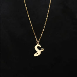Collier lettre d'amour avec petit coeur en Or 18 carats