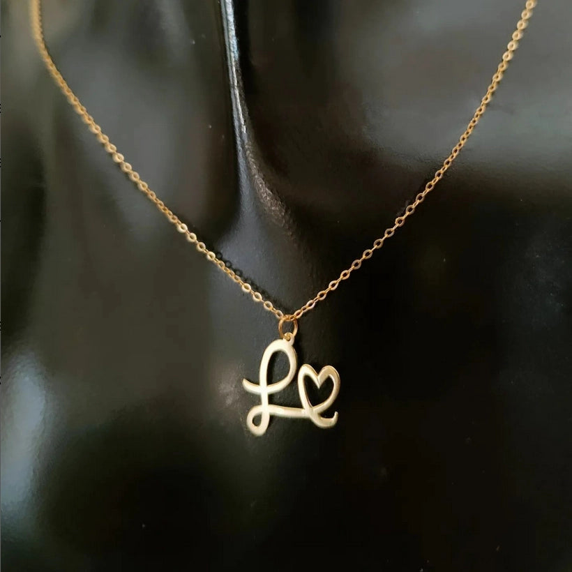 Collier d'une lettre initiale avec un coeur attaché en Or 18 carats