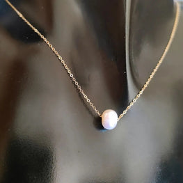 Collier avec une perle joher naturelle avec une chaine en Or 18 carats
