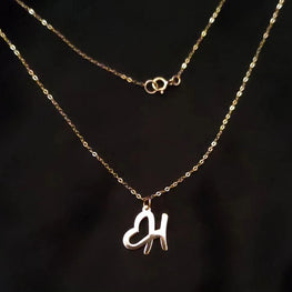 Collier lettre personnalisabe avec une forme de coeur en Or 18 carats