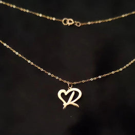 Collier avec 1 lettre initiale avec une forme de coeur en Or 18 carats