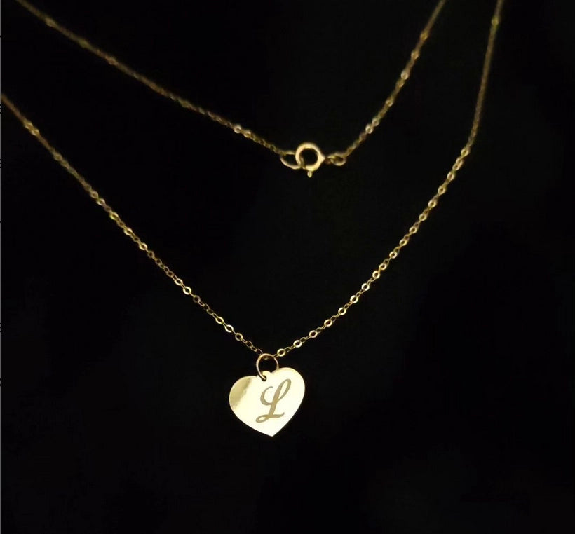 Collier coeur avec une lettre initiale gravée en Or 18 carats