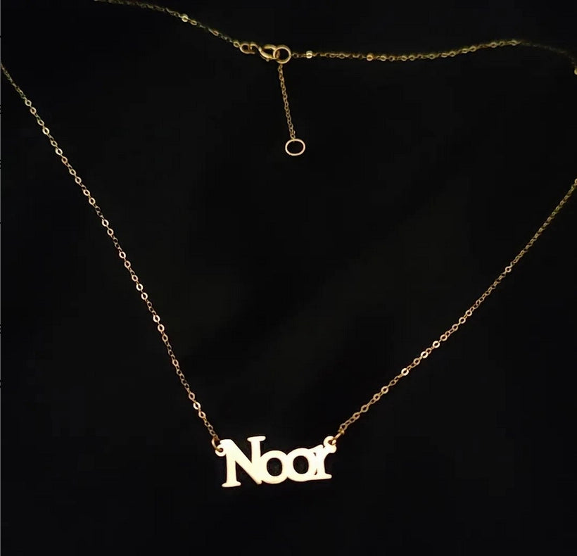 Collier prénom personnalisable avec écriture élégante en Or 18 carats