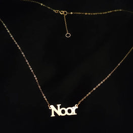 Collier prénom personnalisable avec écriture élégante en Or 18 carats