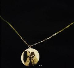 Collier médaillon 🏅 avec photo gravé en recto et prénom en verso en Or 18 carats