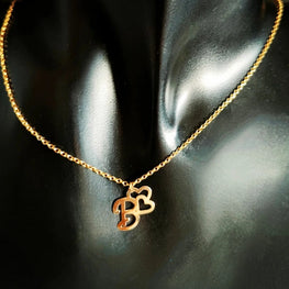 Collier d'une lettre initiale attachée à deux cœurs avec une chaîne chopard épaisse en Or 18 carats